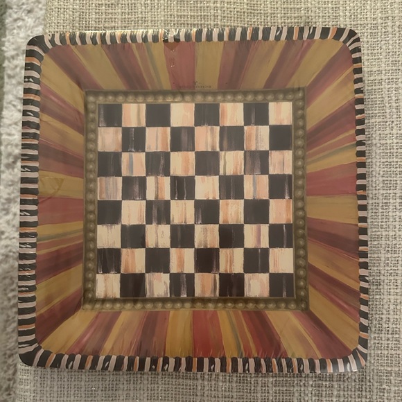 Nnew in package Mackenzie-Childs courtly check paper dinner plates -8 count - Picture 1 of 2